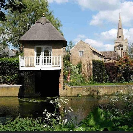 Historic Cambridgeshire Cottage Godmanchester ภายนอก รูปภาพ
