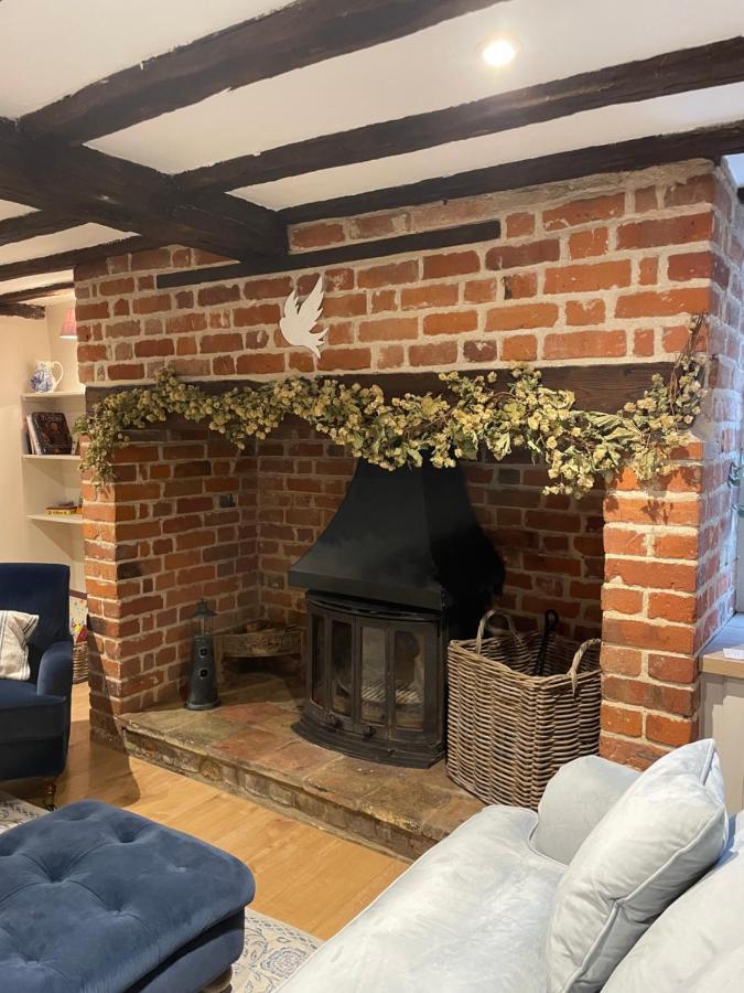 Historic Cambridgeshire Cottage Godmanchester ภายนอก รูปภาพ